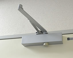 ドアクローザー